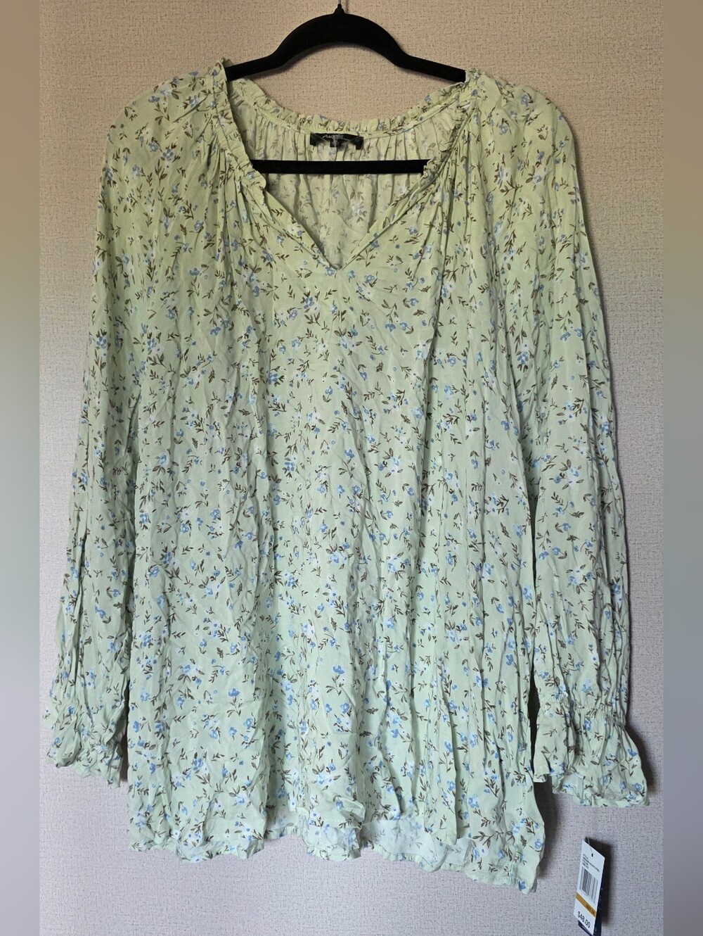 Angels Light Green Floral V-Neck Long Sleeve Blouse